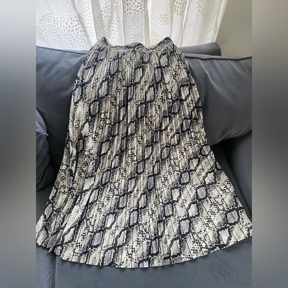 H&M Snakeskin print Long pleated skirt - Picture 5 of 6